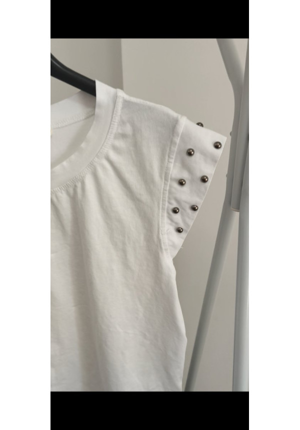 Camiseta tachuelas