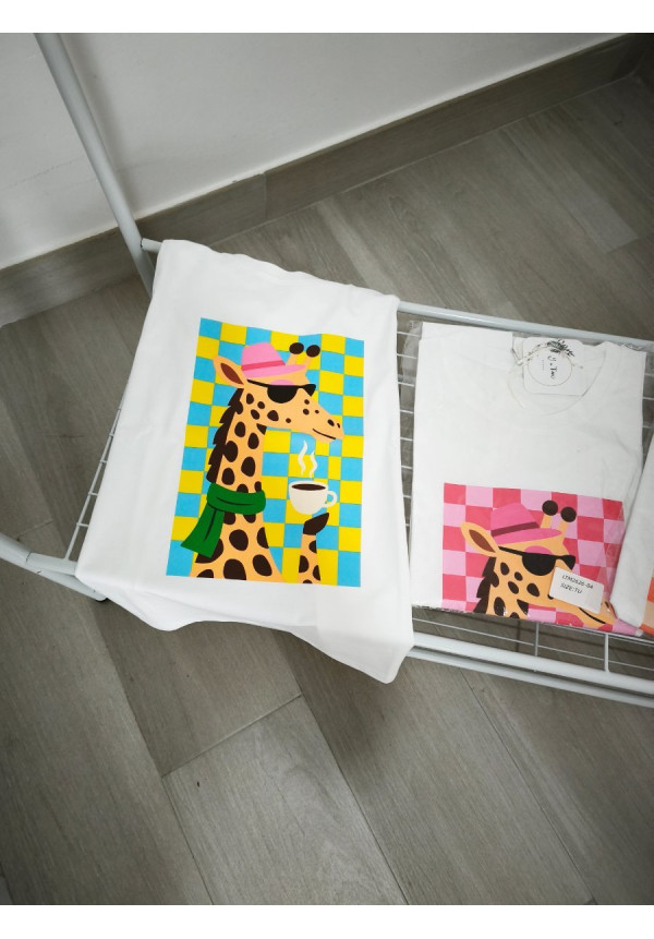 Camiseta jirafa cafe