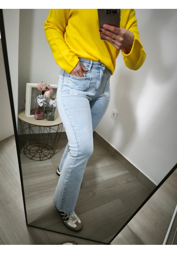 Vaquero flared bordado 