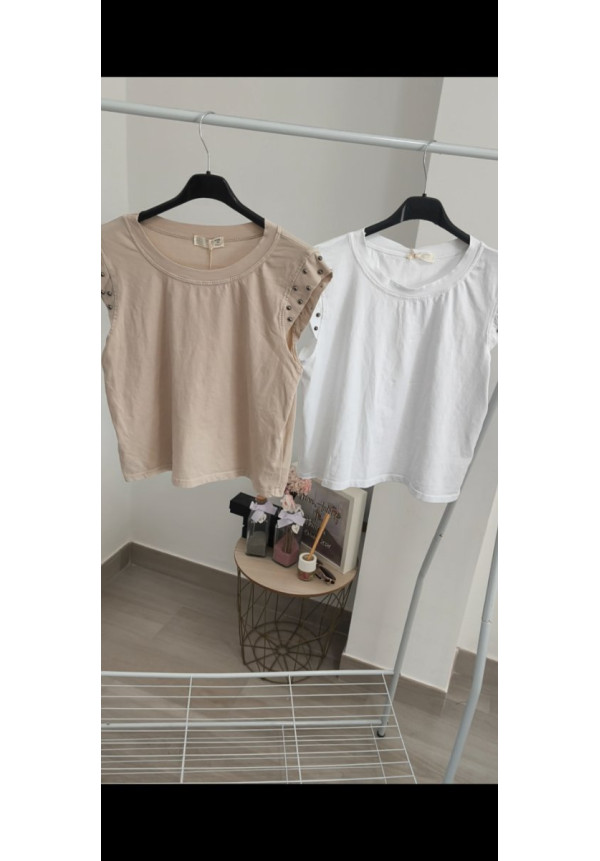 Camiseta tachuelas