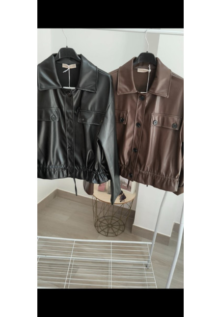 Chaqueta polipiel botones