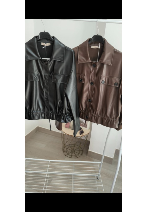 Chaqueta polipiel botones