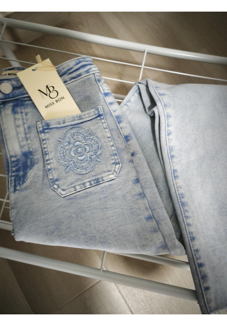 Vaquero flared bordado 