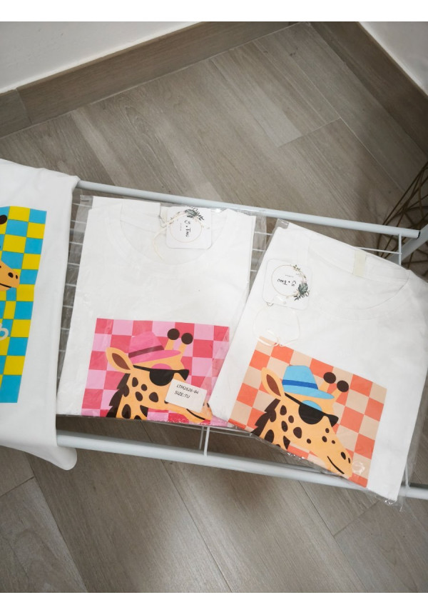Camiseta jirafa cafe