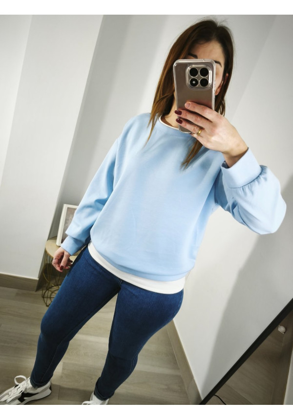 Sudadera bajo camiseta