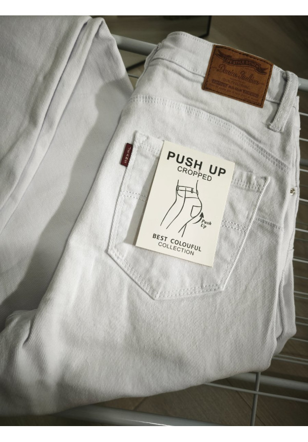 Vaquero flared blanco ins levis