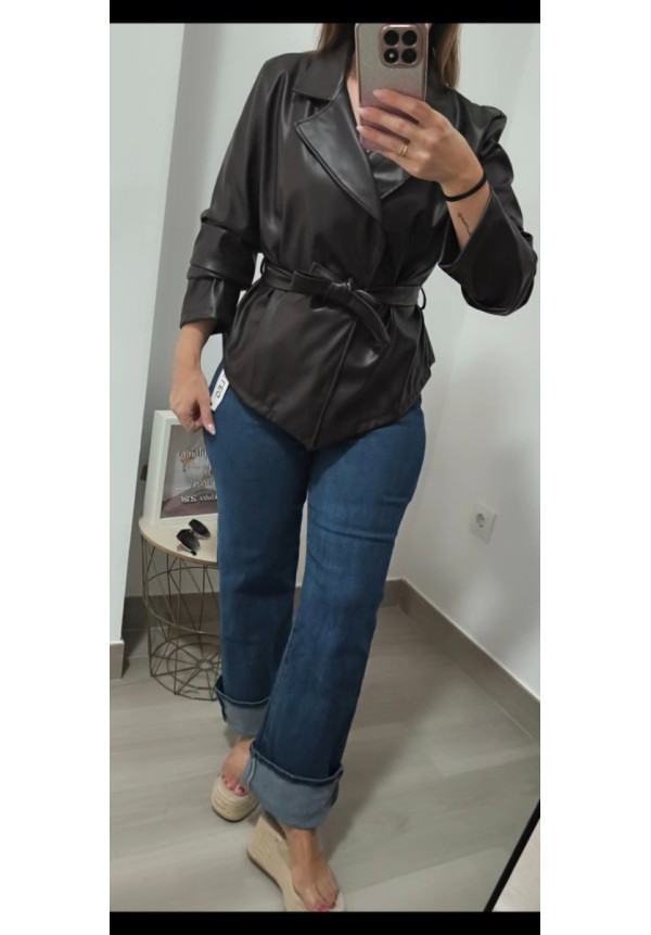 Chaqueta corta polipiel chocolate