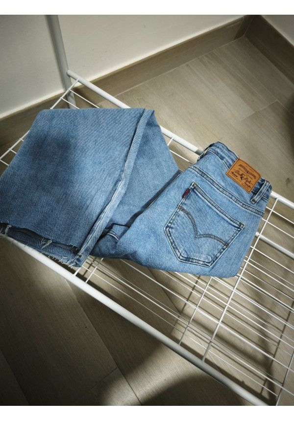 Vaquero flared ins levis