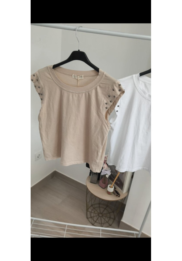 Camiseta tachuelas