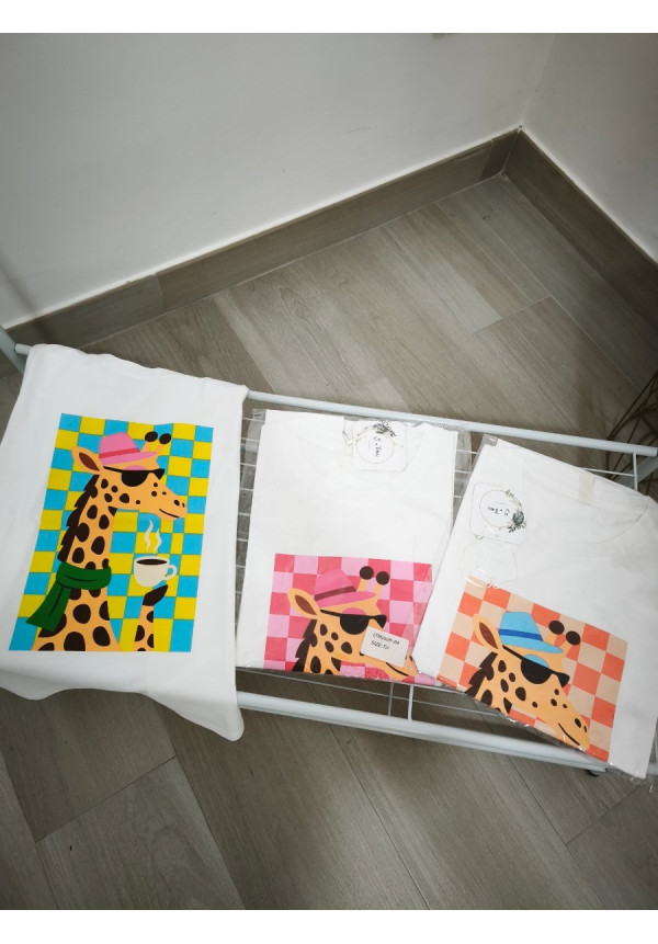 Camiseta jirafa cafe